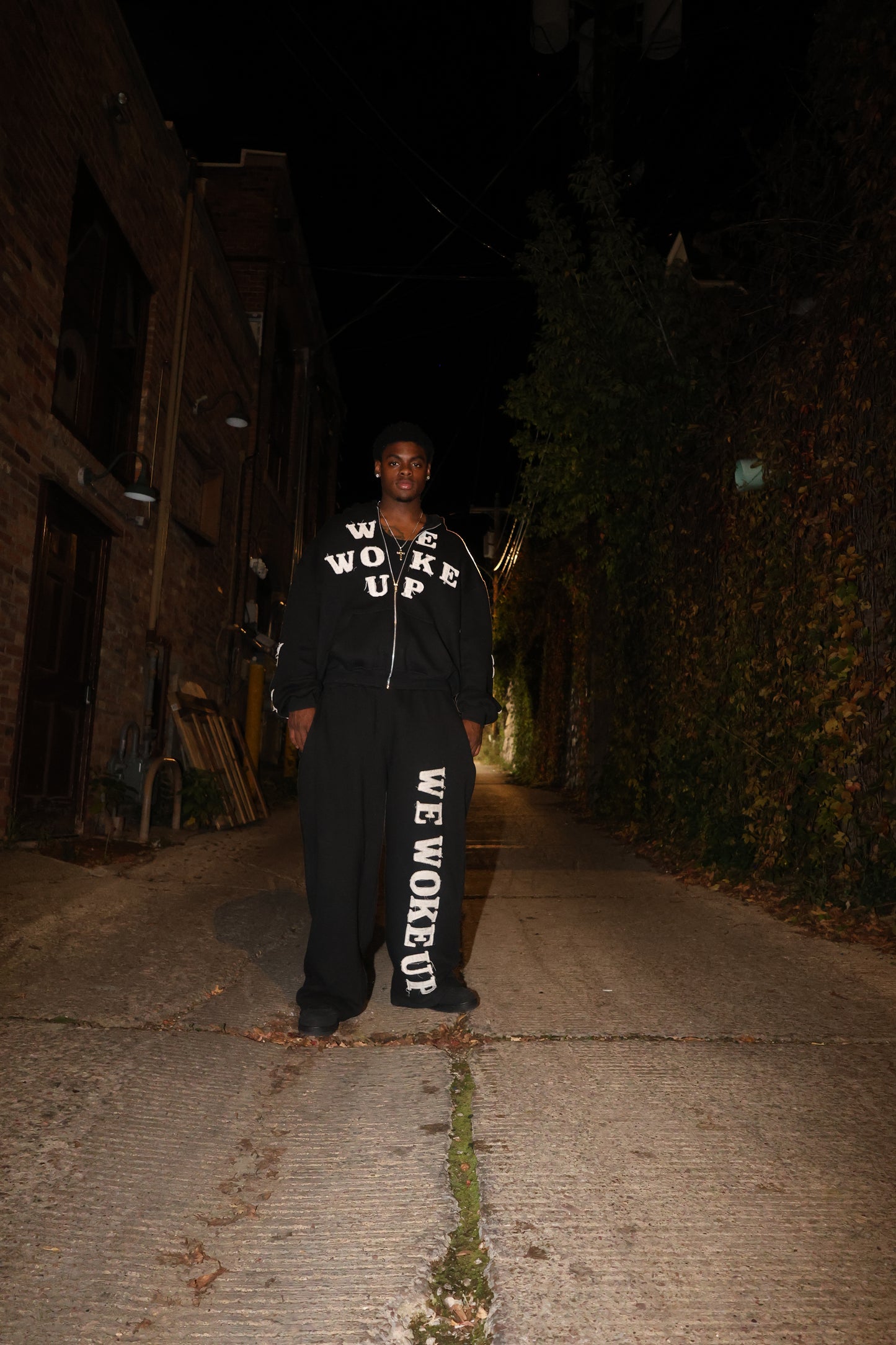 WEWOKEUP SWEATS (Black)