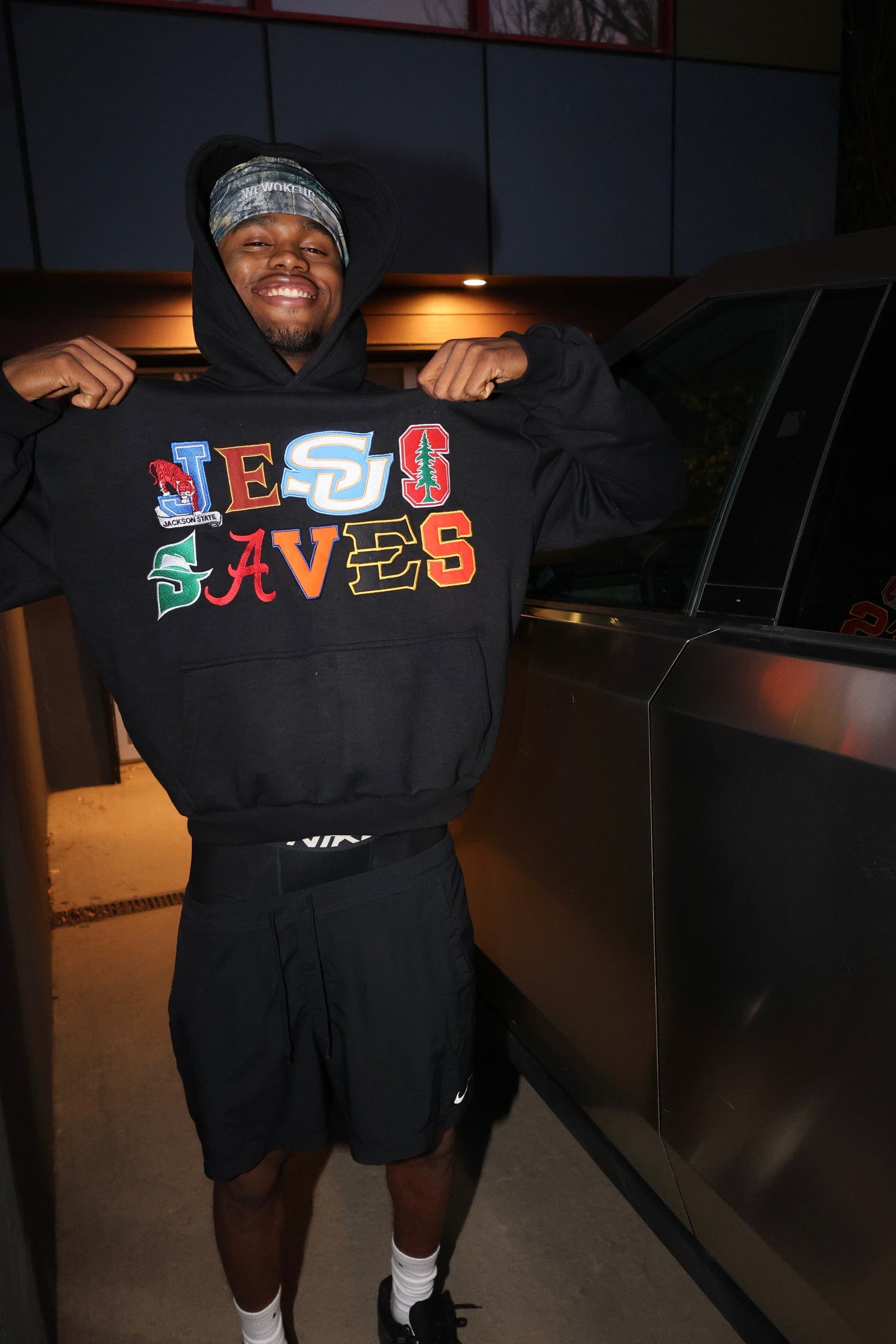JESUS SAVES UNIVERSITY HOODIE (BLACK)