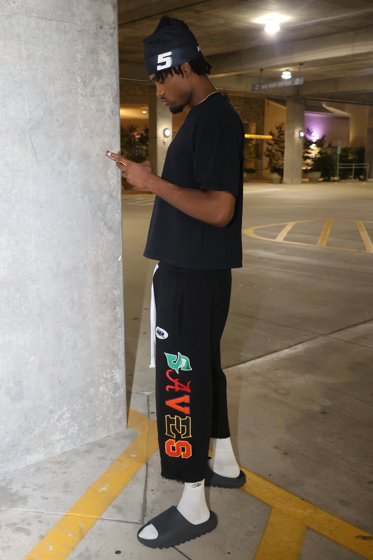 JESUS SAVES UNIVERSITY CROPPED SWEATS (BLACK)