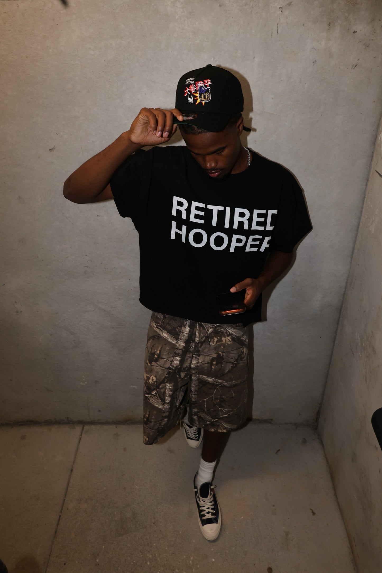 RETIRED HOOPER T-SHIRT (BLACK) (Cropped) (Cut-off sleeves)
